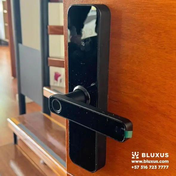Cerradura Biométrica Wi-Fi BC001: Huella y App (Ideal Airbnb) 6 Instalación y Configuración Cerradura Inteligente Bluxus BC001 en el Barrio la Macarena Bogota