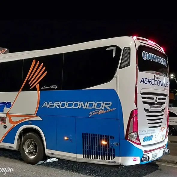 Memoria USB Personalizada Forma de Bus Moderno: Celebrando los 50 Años de Cootranar 2 Encuentro Inicial Fabricacion USB Personalizada Cootranar