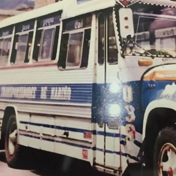 Memorias USB con Diseño de Bus Antiguo para Cootranar 29 Estudiamos cada detalle del primer bus de cootranar un dodge 600