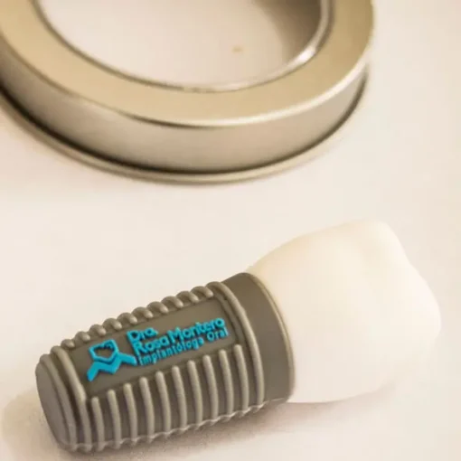 USB Personalizadas 3D de Implante Dental de la Dra Rosa Montero