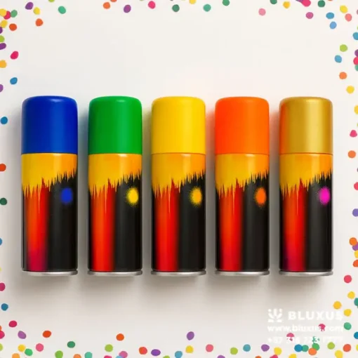 Flat lay de aerosoles con tapas azul, verde, amarillo, naranja y dorado para comparsas y shows de Carnaval.