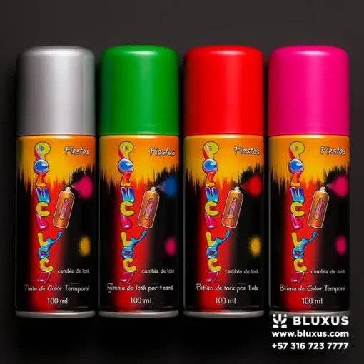 Flat lay de aerosoles con tapas plateado, verde, rojo y fucsia que resaltan en la noche de Halloween.