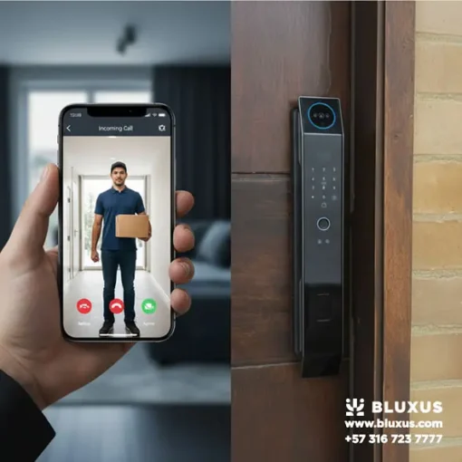 Cerradura con cámara integrada y videoportero wifi enviando alerta al celular.