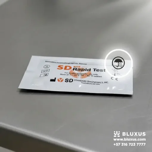 Sobre de aluminio sellado de la prueba Bioline HAV IgG/IgM, garantizando la estabilidad y protección contra la humedad del dispositivo.