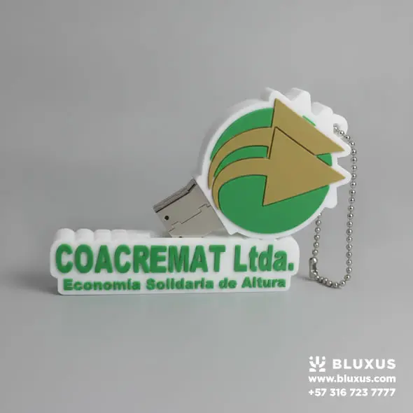 Producción de memorias USB en 2D personalizadas con forma del escudo de COACREMAT para dotación de docentes en Túquerres Nariño.