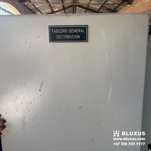 Tablero general de distribución eléctrica para control de la maquinaria de trituración.