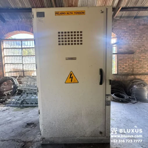 Tablero general de distribución eléctrica marca INELMEC para control de la maquinaria de trituración.